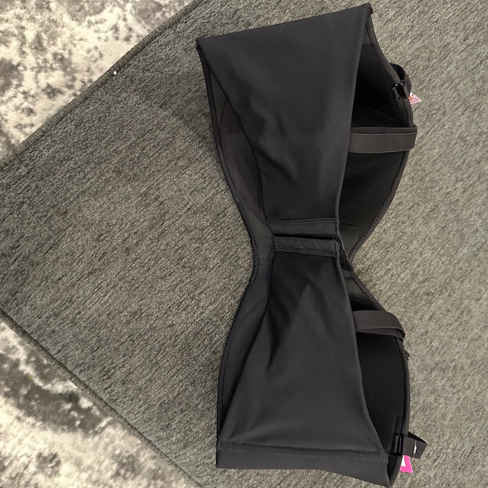 Maidenform wireless/can be used a strapless. 40 DD paid $18.99